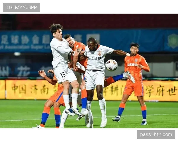 山东泰山高压逼抢奏效，逆转取胜彰显状态回暖与顽强斗志