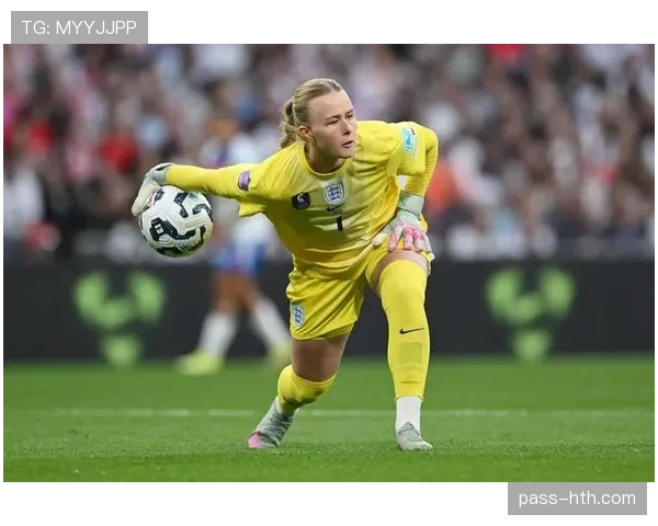 英格兰青年队在欧冠赛场晋级决赛，展现出强劲的竞争力与潜力